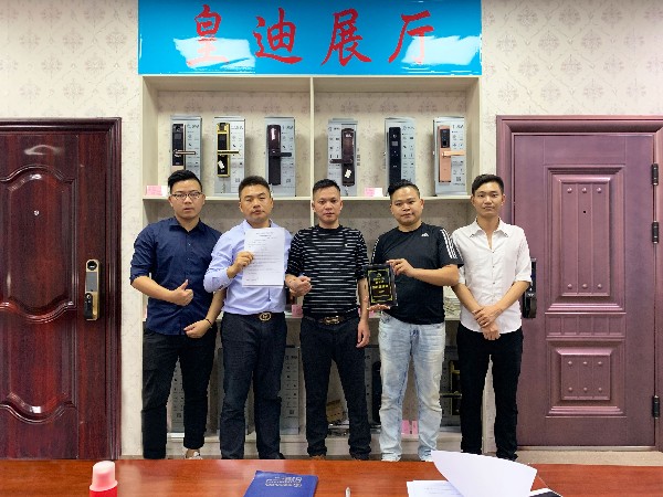 百尺竿頭更進(jìn)一步，祝賀韋杰先生簽約皇迪南寧總經(jīng)銷(xiāo)商