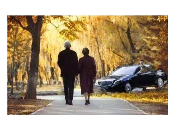 為什么要給父母買一把指紋鎖？這兩個忘帶鑰匙的新聞就是答案